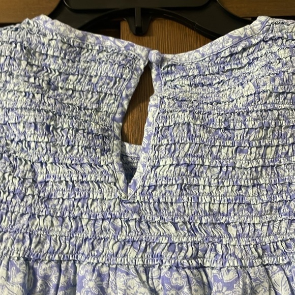 Vineyard Vines Among the Flowers Smocked Blue Floral Babydoll Top Size Medium - Picture 5 of 6